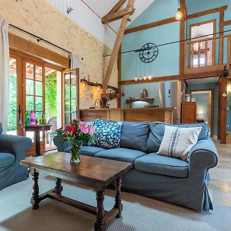 Converted Barn In Dordogne With Garden View Casa de Férias