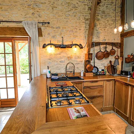 Converted Barn In Dordogne With Garden View Casa de Férias
