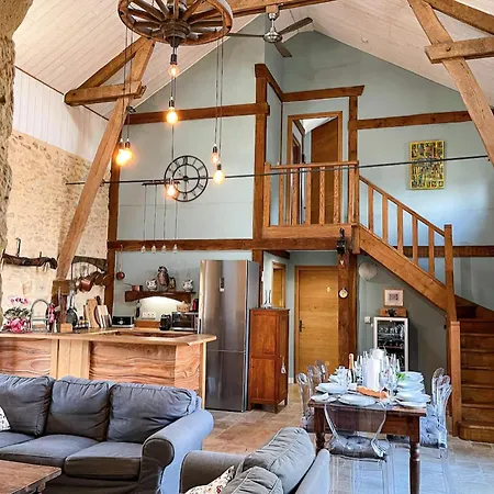 Casa de Férias Converted Barn In Dordogne With Garden View *