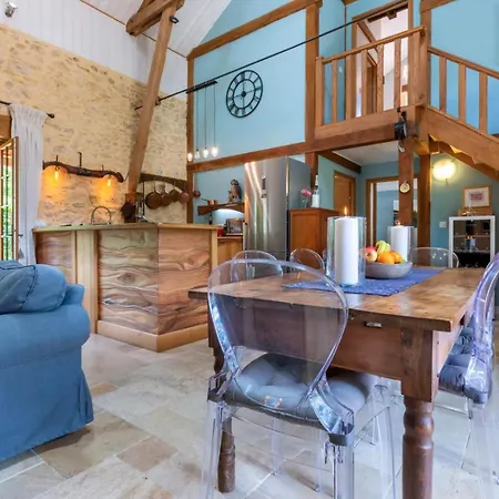 Casa de Férias Converted Barn In Dordogne With Garden View *