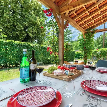 Casa de Férias Converted Barn In Dordogne With Garden View Trémolat
