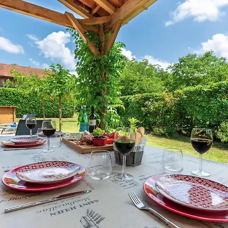 Converted Barn In Dordogne With Garden View Casa de Férias
